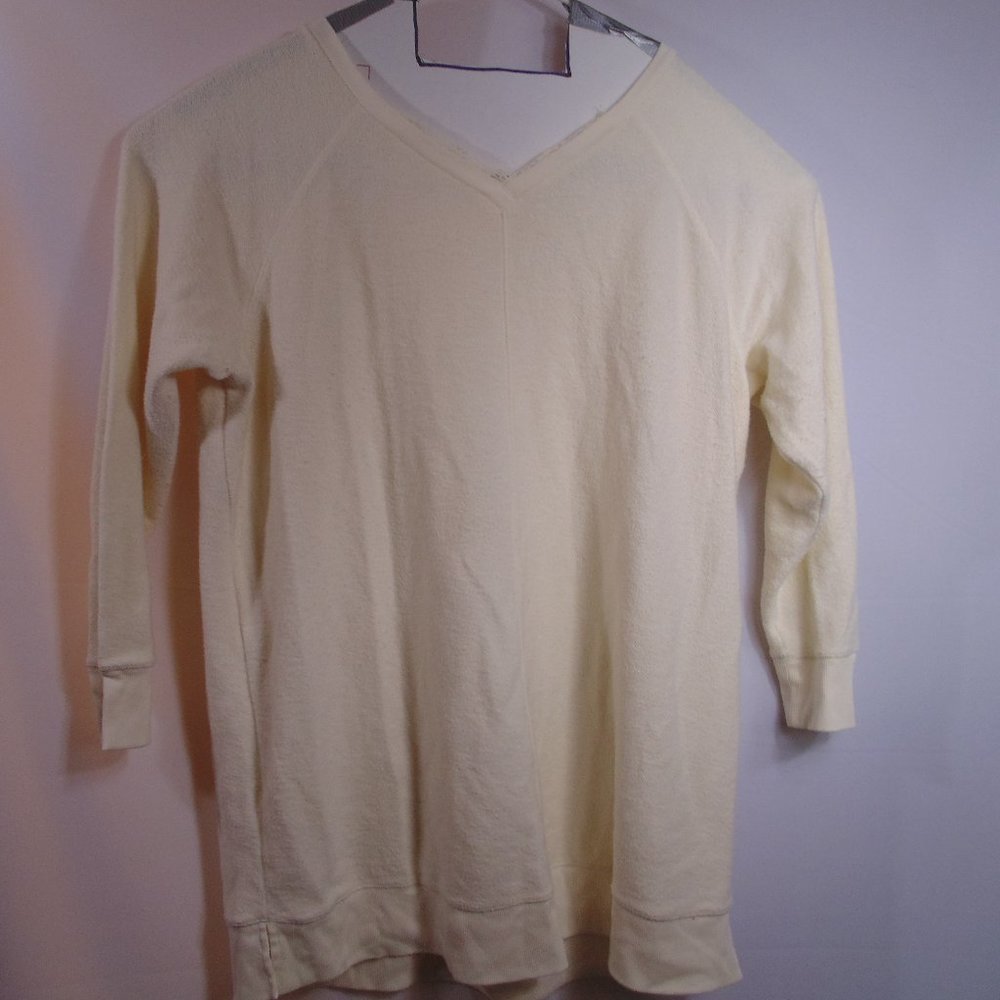 Maurices cream v-neck tunic size 2 (20/22)